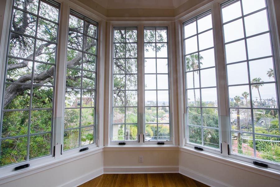  Living & Bonus Rooms 