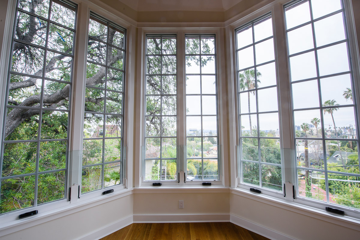  Tall windows • Light and airy • Wonderful vibe 