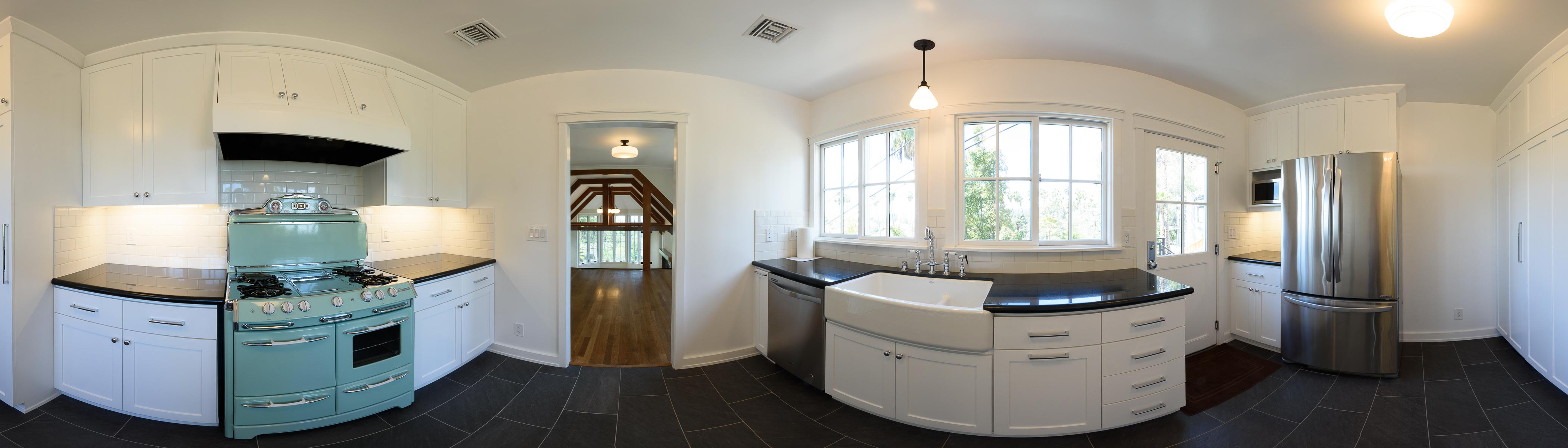  Kitchen • Double click to enlarge 